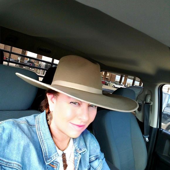 Meet your Posher, Cathy - Picture 1 of 1